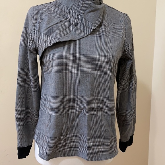 Top - Picture 2 of 4